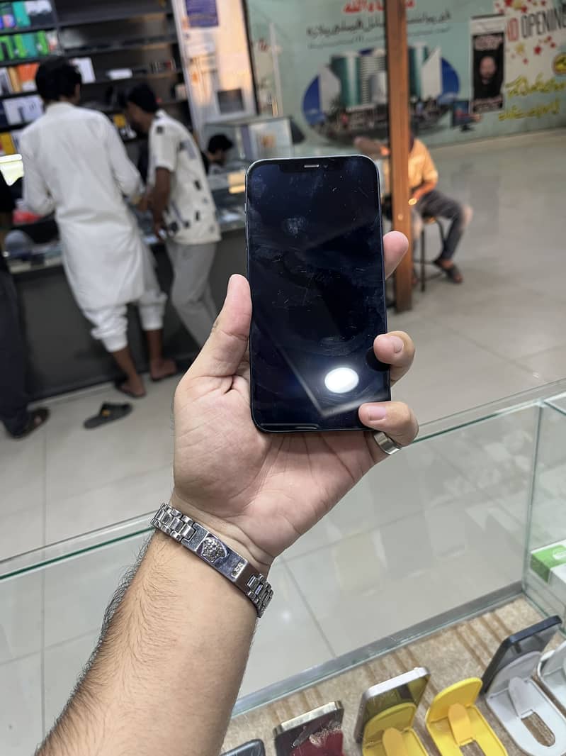 Apple iPhone 12 6