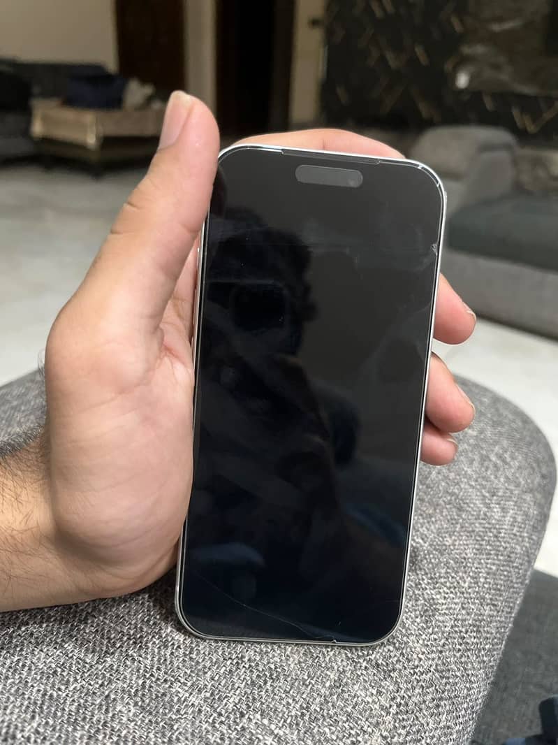 Apple Iphone 17 pro Phy+ E sim both sim non active  Full Sim time 4