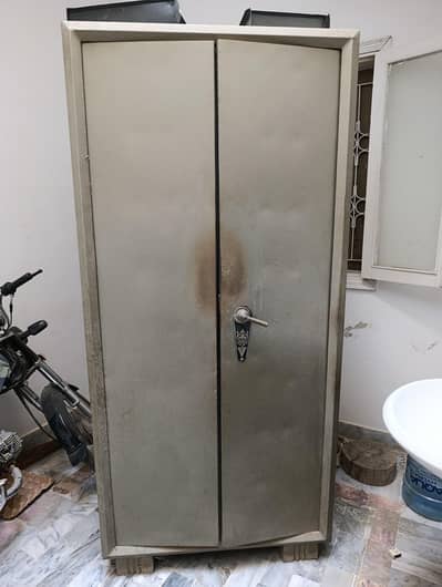 metal 2 door cupboard
