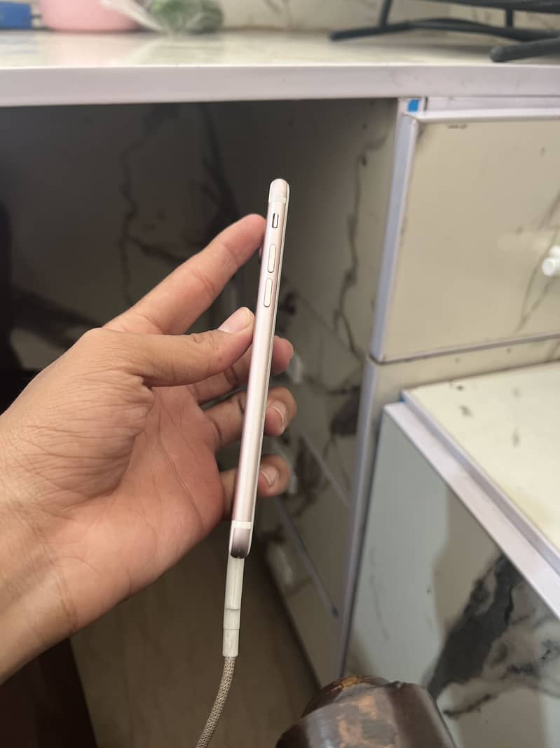 Apple iPhone 7 2