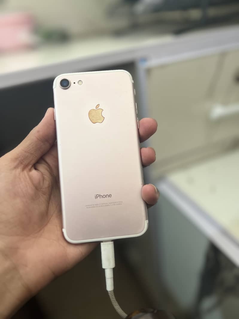 Apple iPhone 7 3