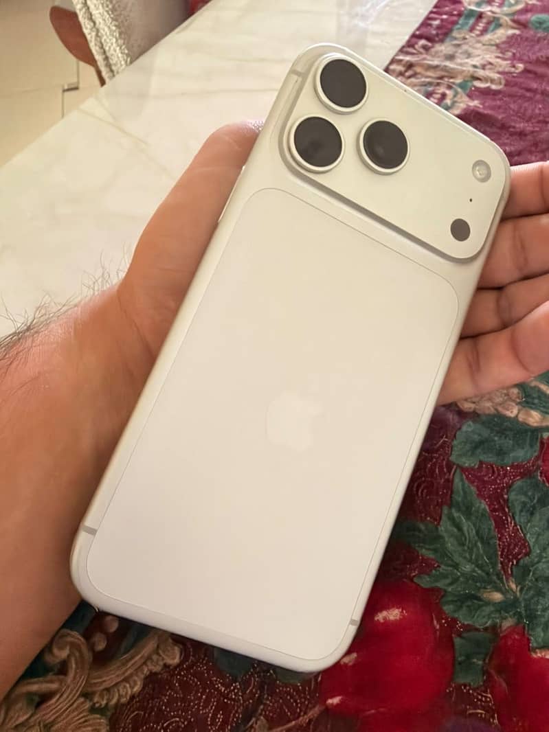 Apple iPhone 17 Pro Max 0