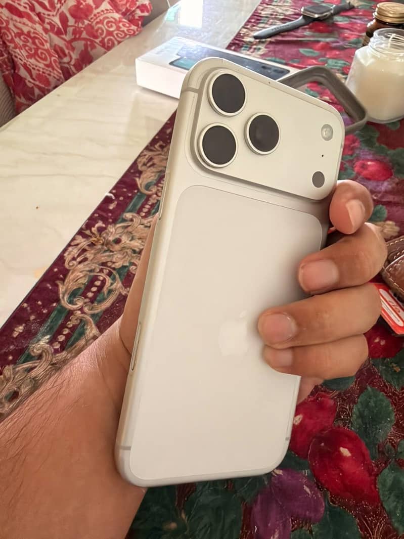 Apple iPhone 17 Pro Max 3