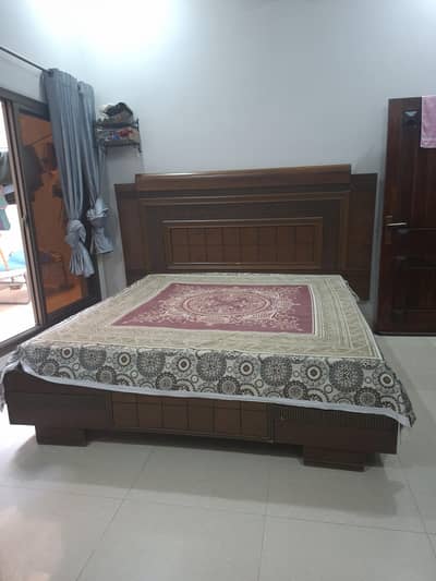 NEW CONDITION BED SET AVAILIBLE FOR SALE