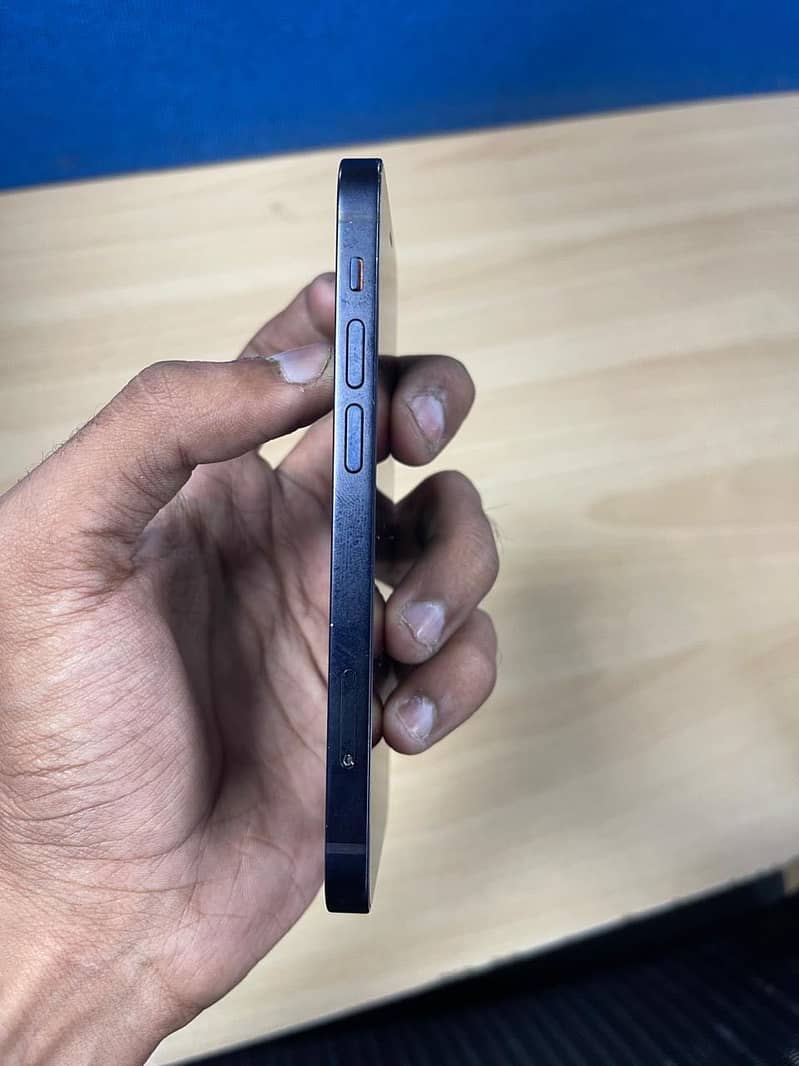 Apple iPhone 12 mini 4