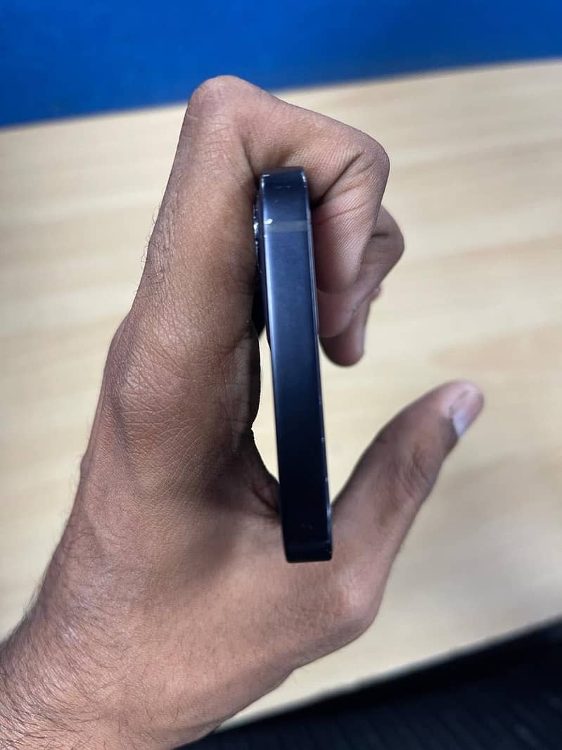 Apple iPhone 12 mini 6