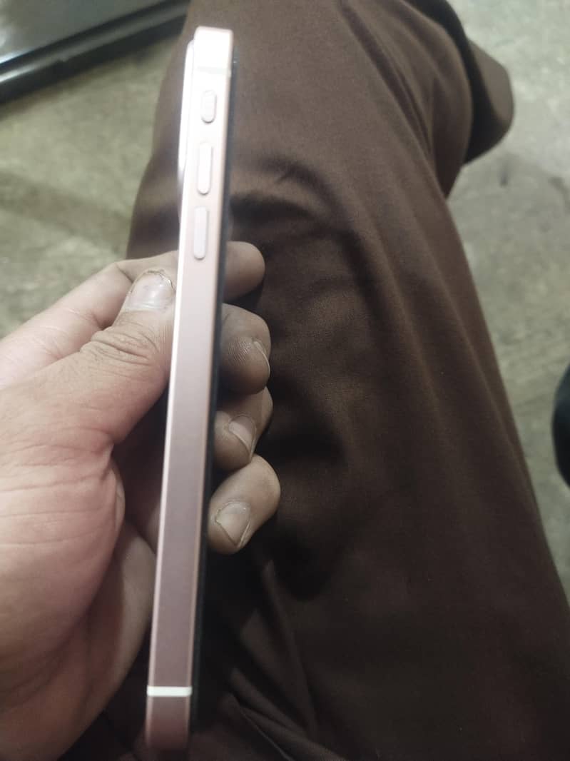 Apple iPhone XR 1