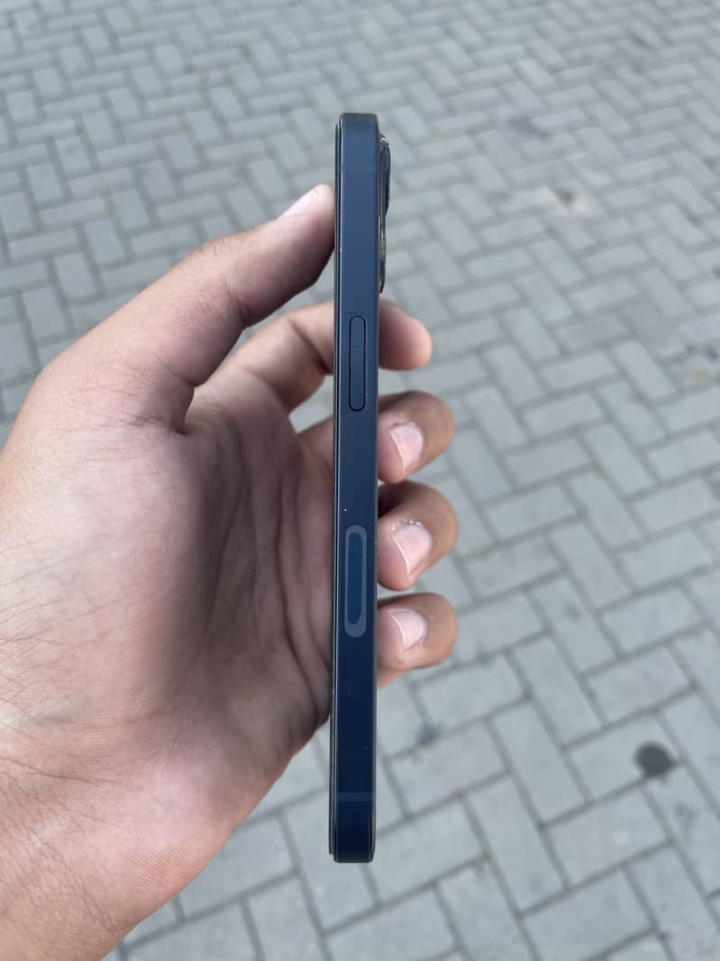Apple iPhone 13 4