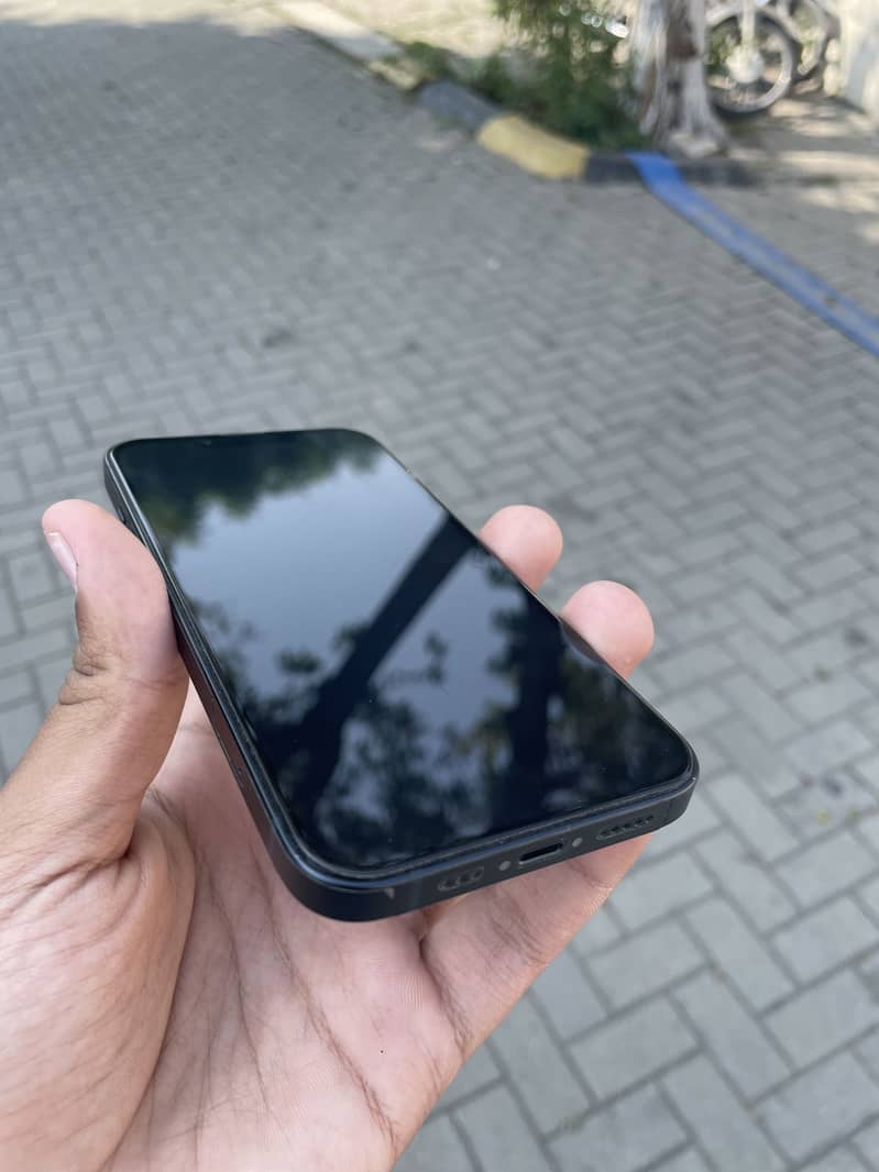 Apple iPhone 13 6