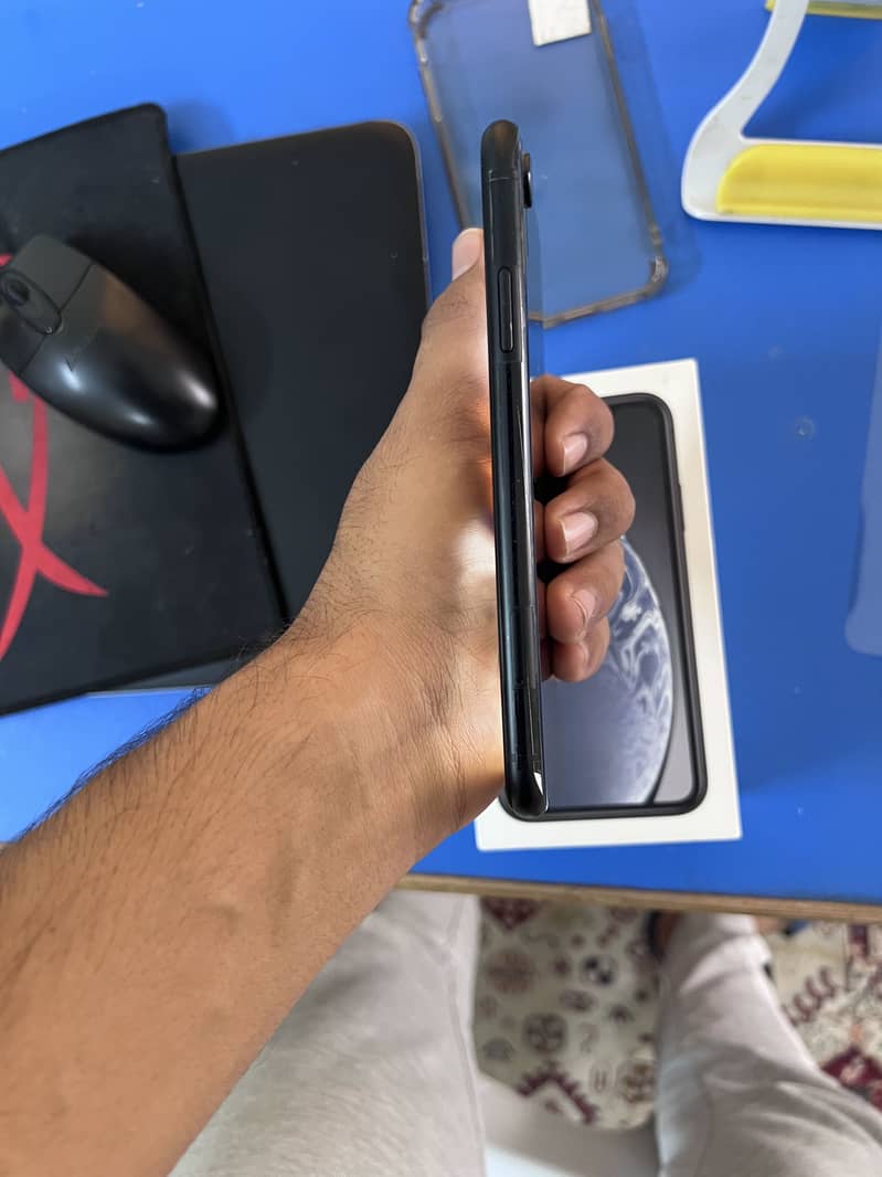 Apple iPhone XR 7