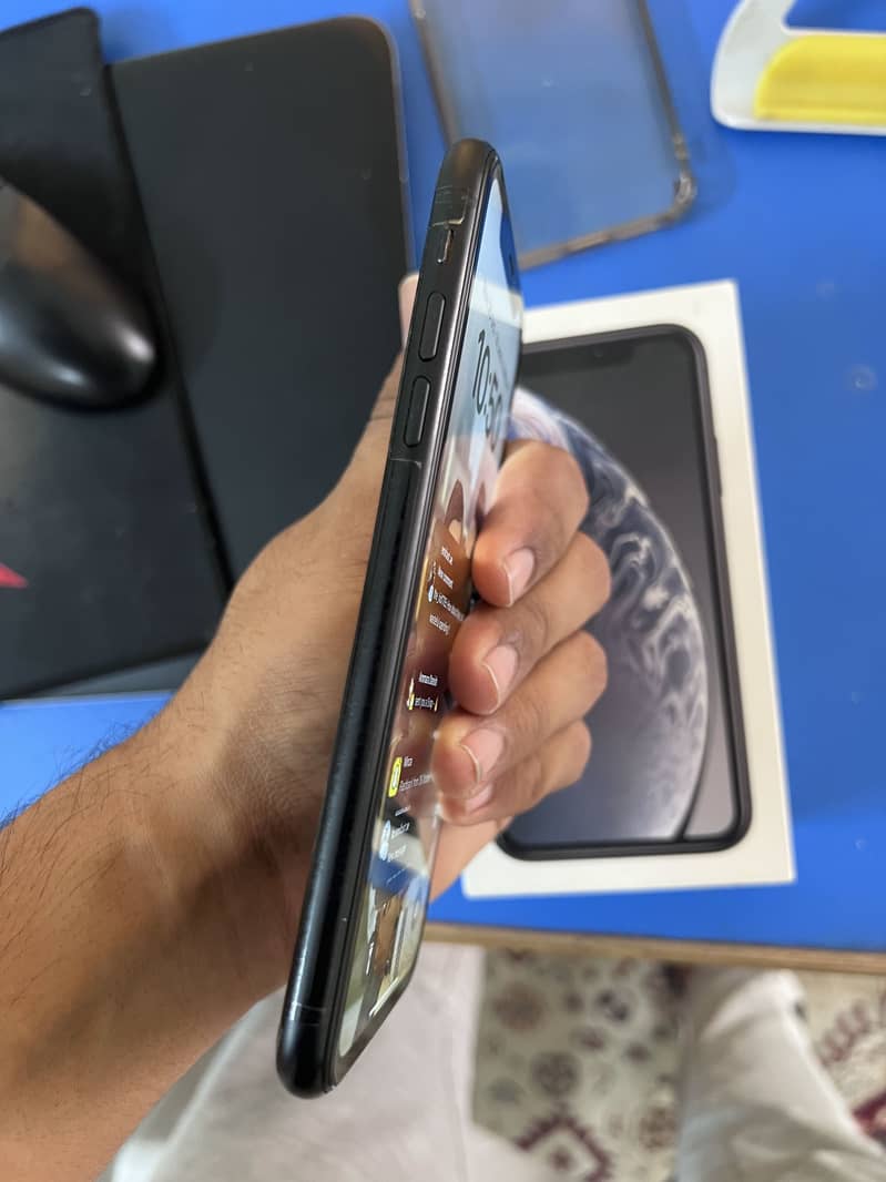 Apple iPhone XR 8