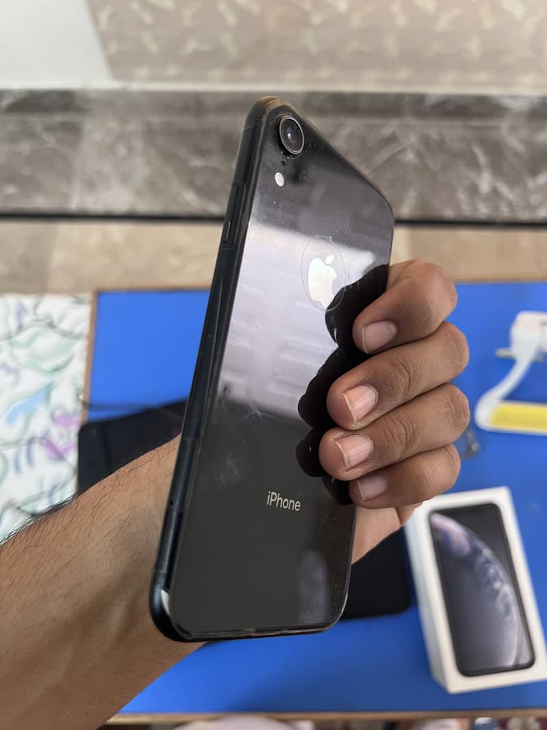 Apple iPhone XR 9