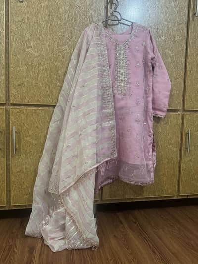 beautiful three piece stich suit. very reasonable price