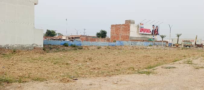 PREMIUM HOT LOCATION COMMERCIAL PLOT AVAILABLE FOR SALE IN CENTRAL PARK HOUSING SCHEME