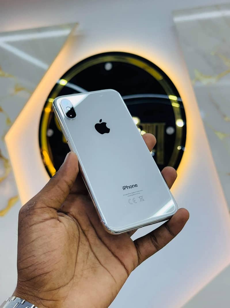 Apple iPhone X 4