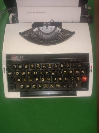 Vintage WELCO 250 De Luxe typewriter