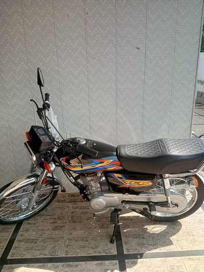 Honda 125 New 2027 sticker just 300 used