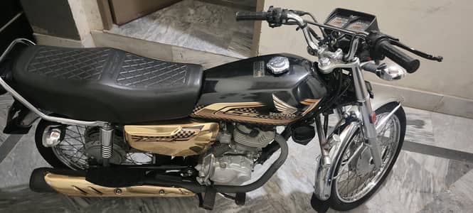 Honda GC125 Self Start Gold Edition