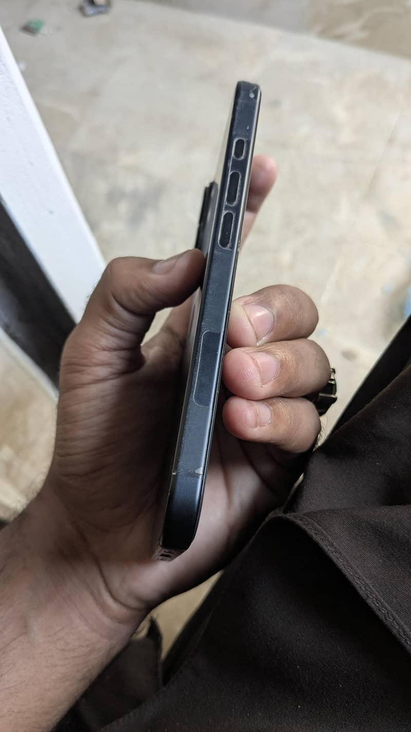 Apple iPhone 16 1