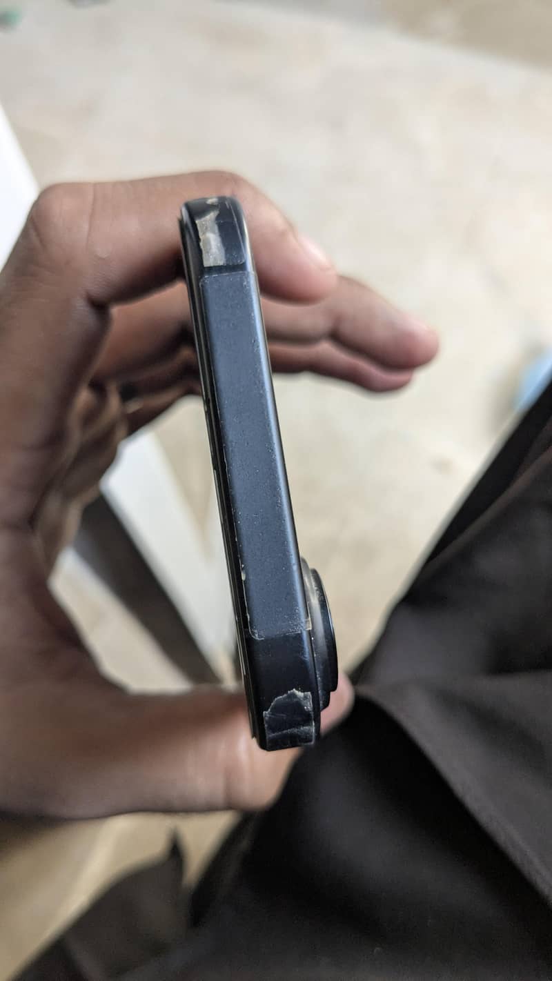Apple iPhone 16 2