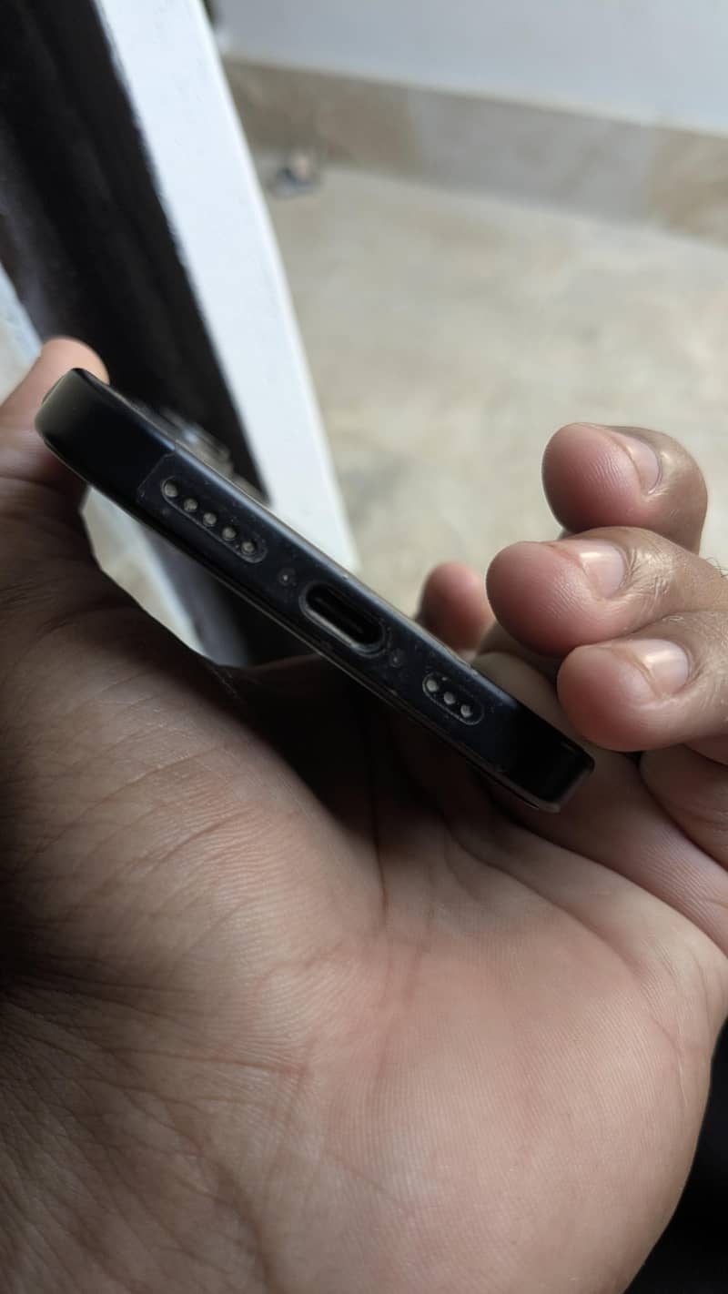 Apple iPhone 16 3