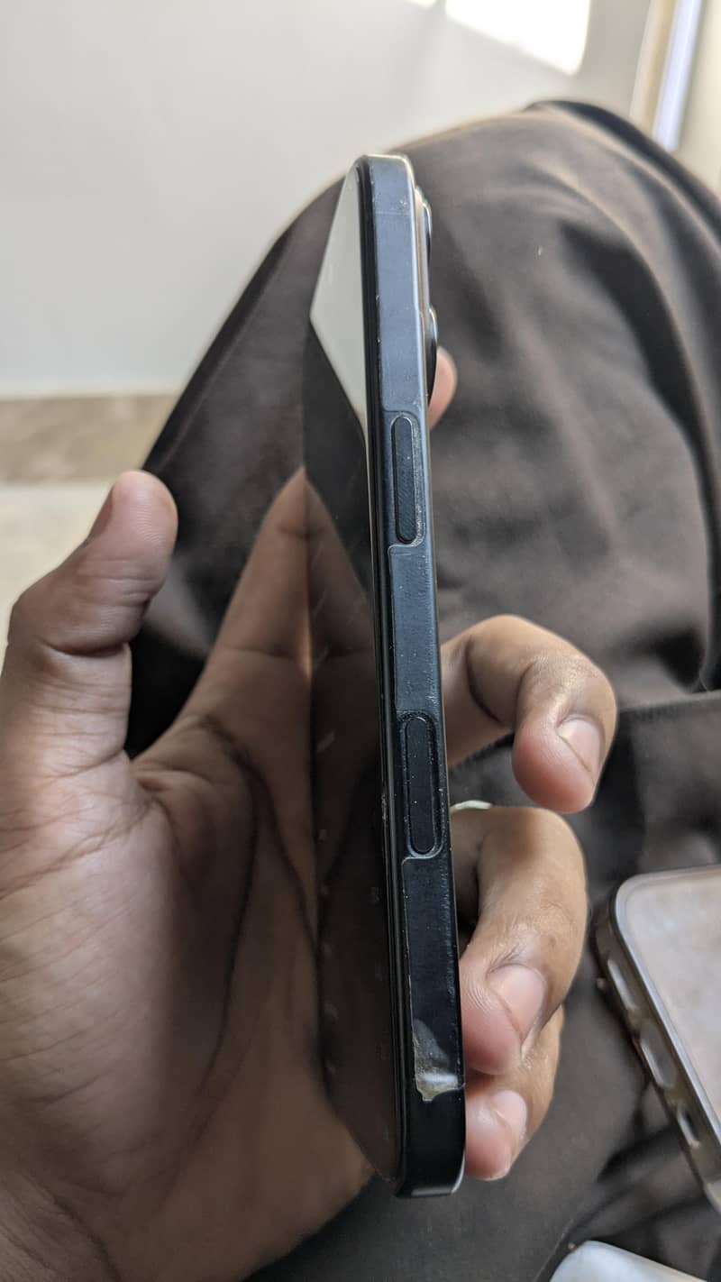 Apple iPhone 16 4