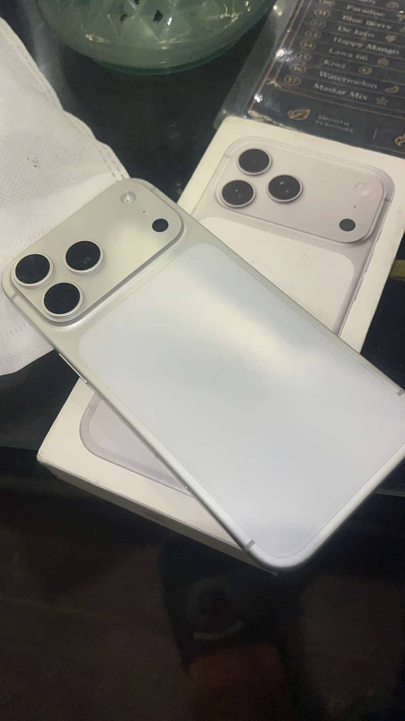 Apple iPhone 17 Pro Max 0