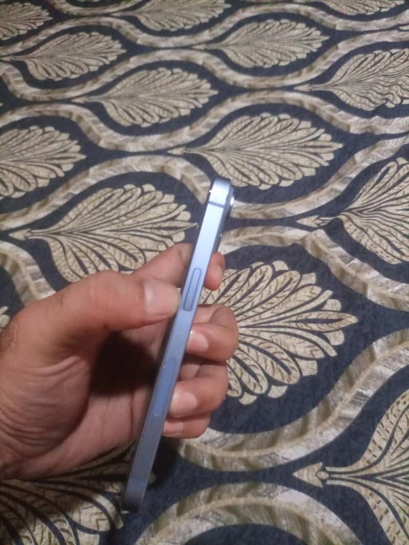 Apple iPhone 14 3