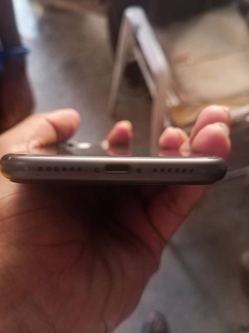 Apple iPhone 11 4