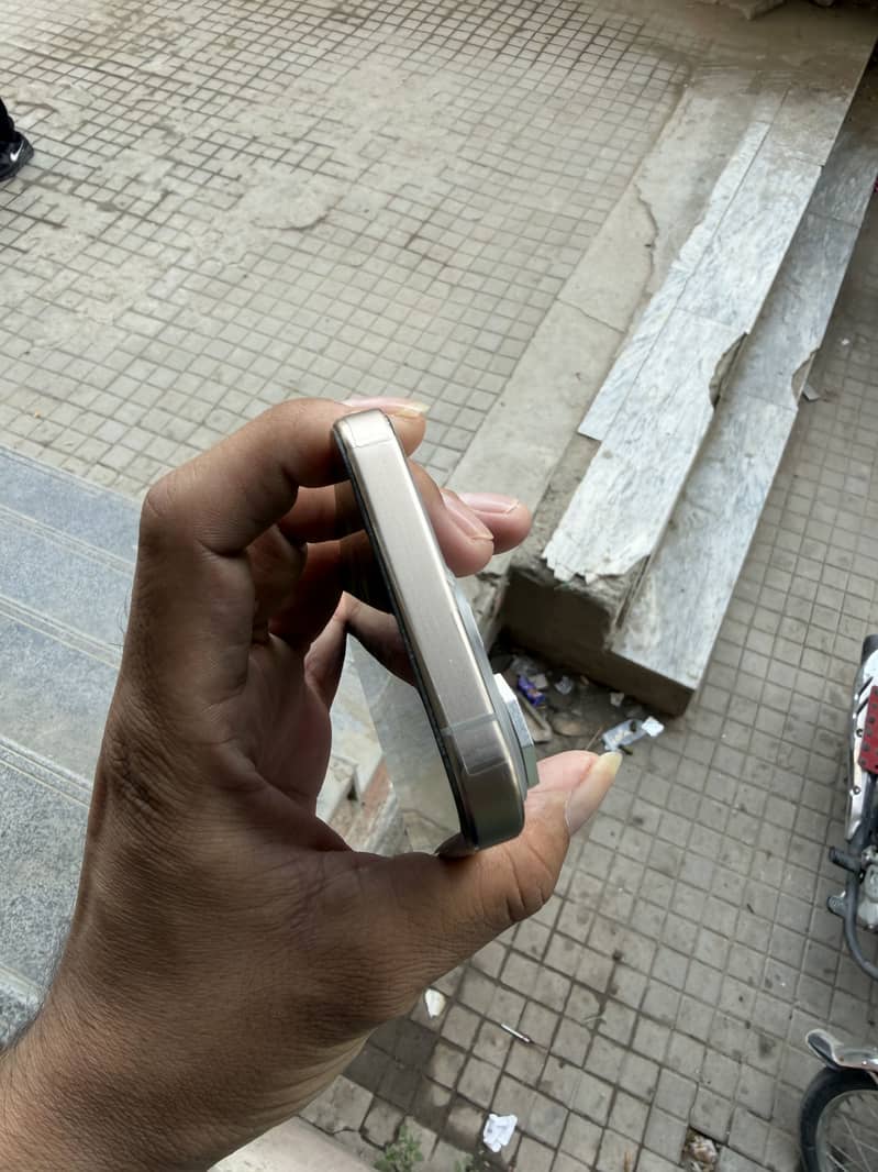 Apple iPhone 15 Pro 7