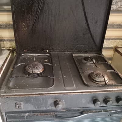 Kitchen Stove in Working Condition (Still in use)
