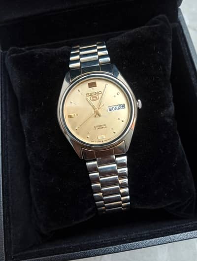 vintage Seiko 5 Automatic watch