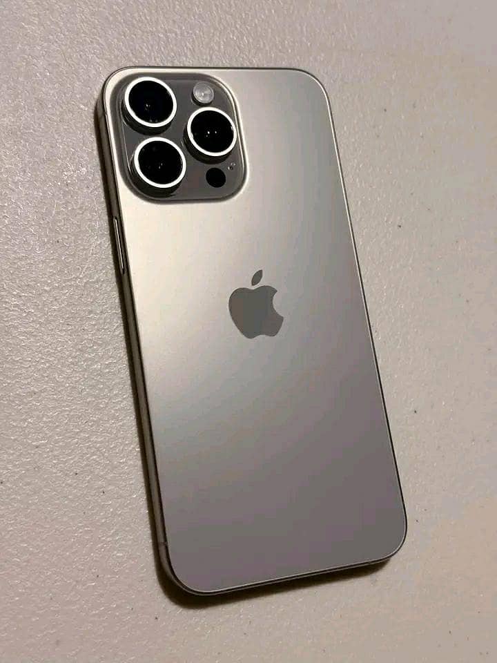 Apple iPhone 15 Pro Max 2