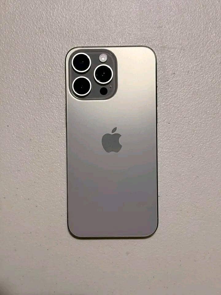 Apple iPhone 15 Pro Max 4