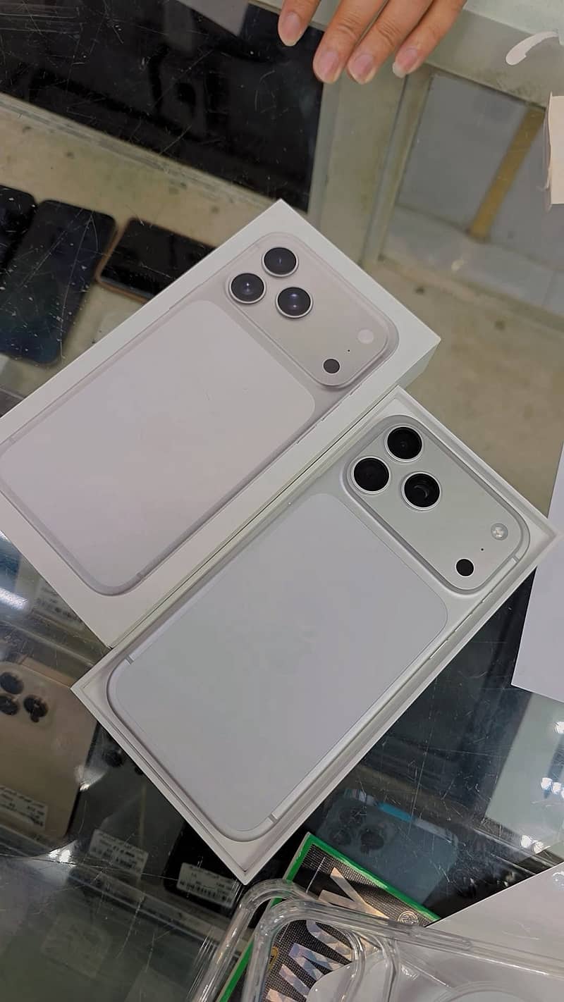 Apple iPhone 17 Pro Max 0