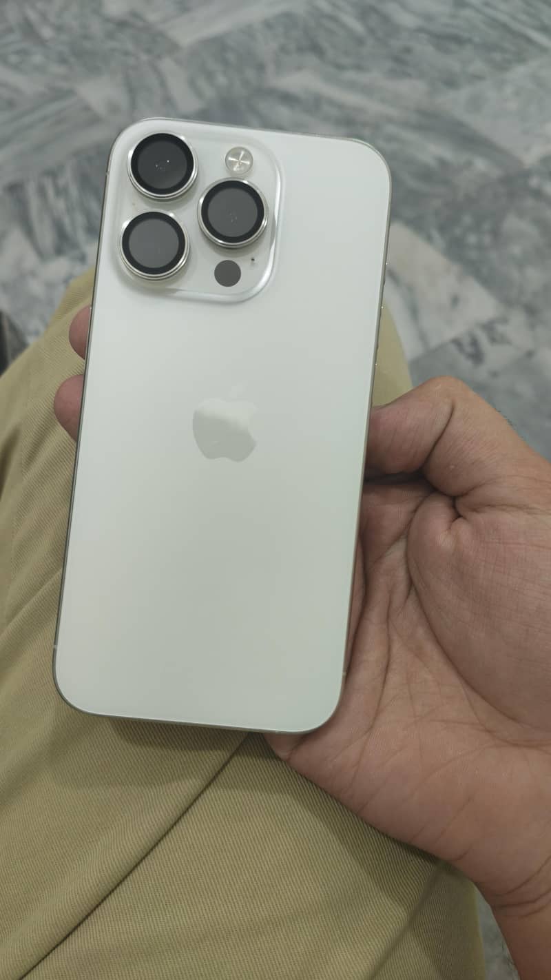 Apple iPhone 15 Pro 0