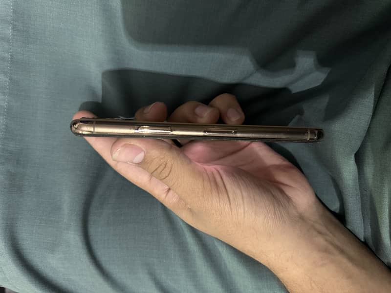 Apple iPhone 11 Pro 1