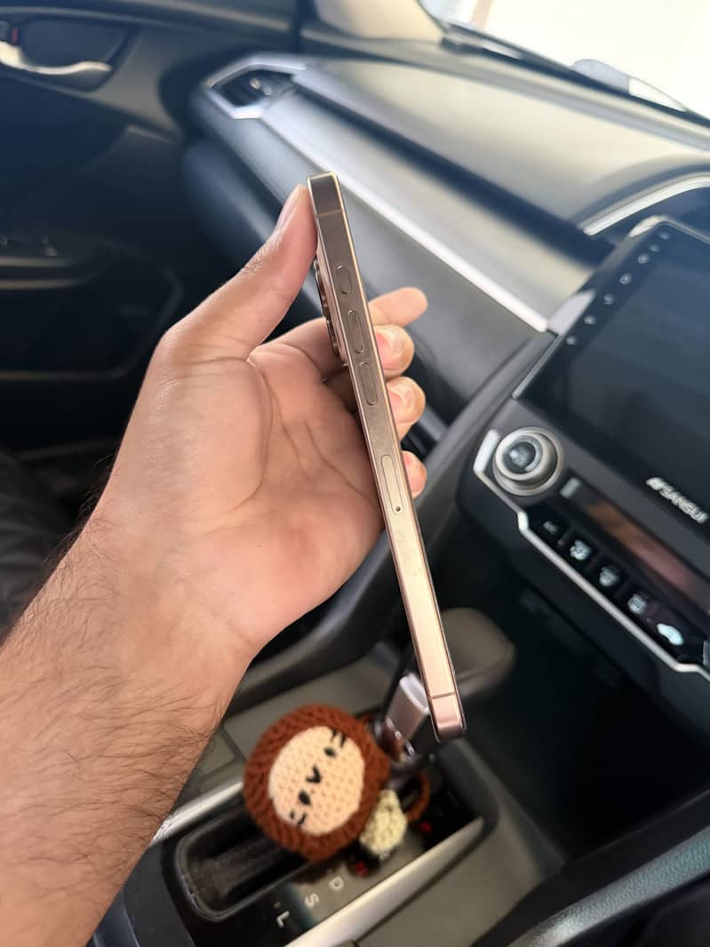 Apple iPhone 16 Pro Max 6