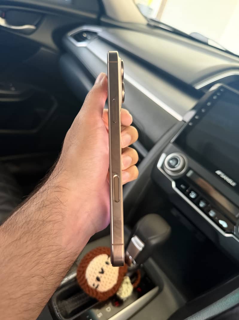 Apple iPhone 16 Pro Max 10