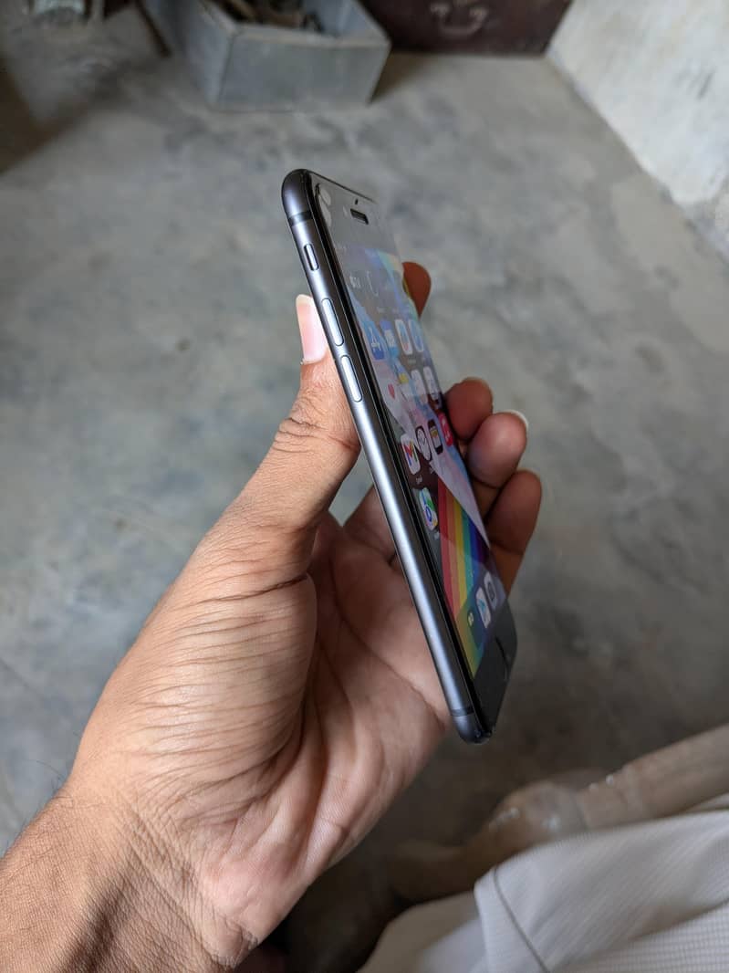 Apple iPhone 8 1