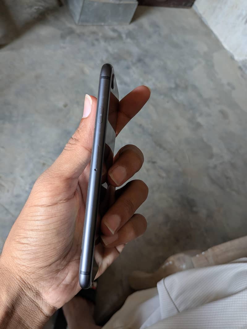 Apple iPhone 8 3