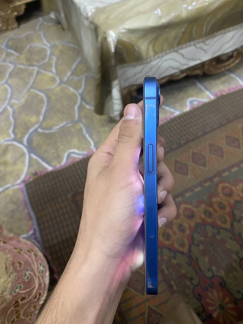 Apple iPhone 13 1