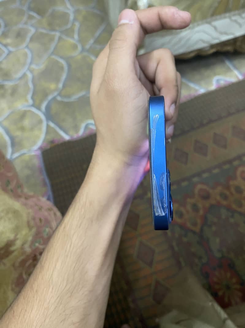 Apple iPhone 13 4