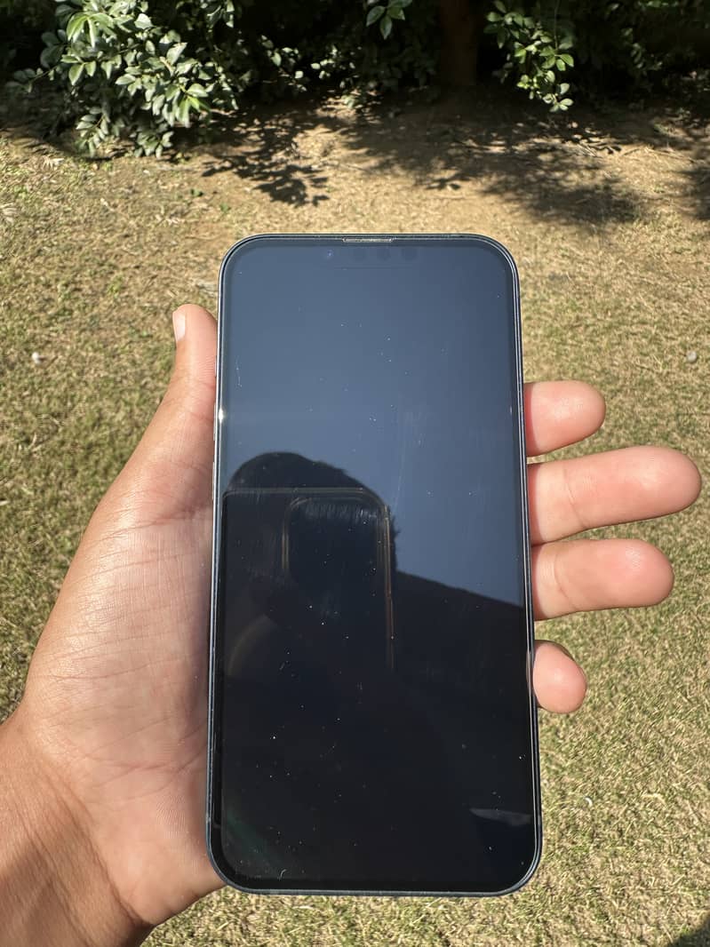 Apple iPhone 13 JV 1