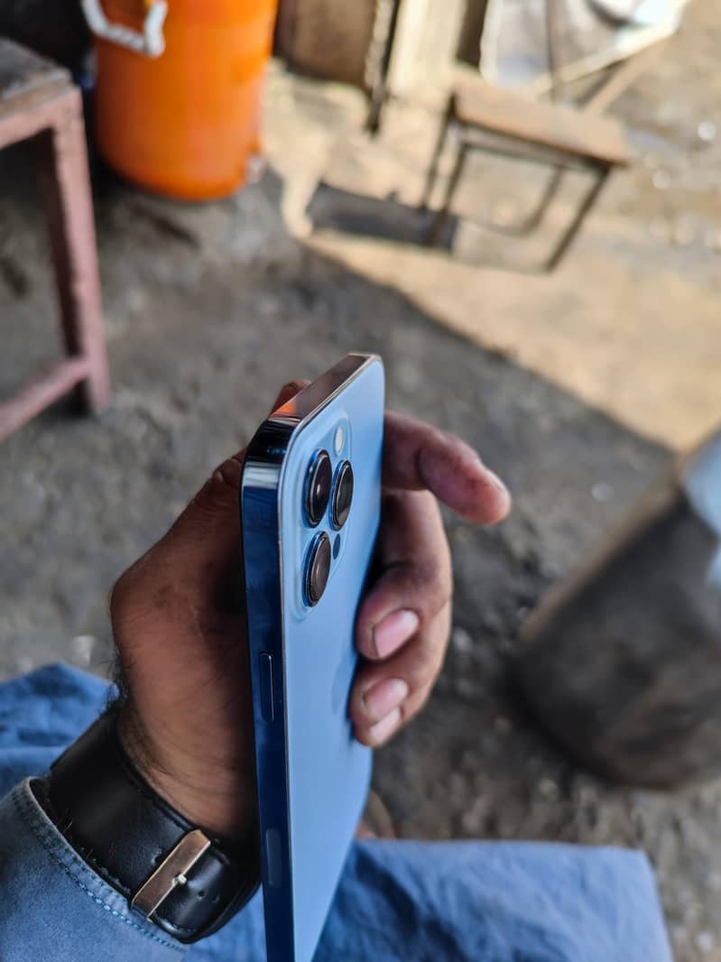 Apple iPhone 13 Pro Max 2