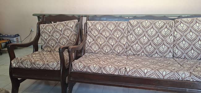 Five seater used old styl Sofa For Seale