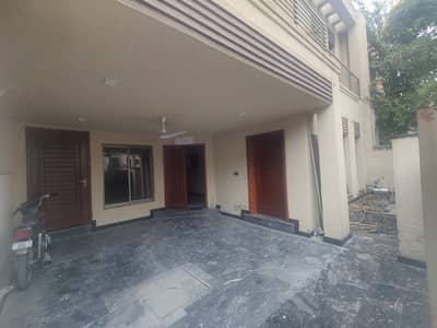Bahria town phase 8, safari valley, 7 marla double unit house 5 bed with attached baths