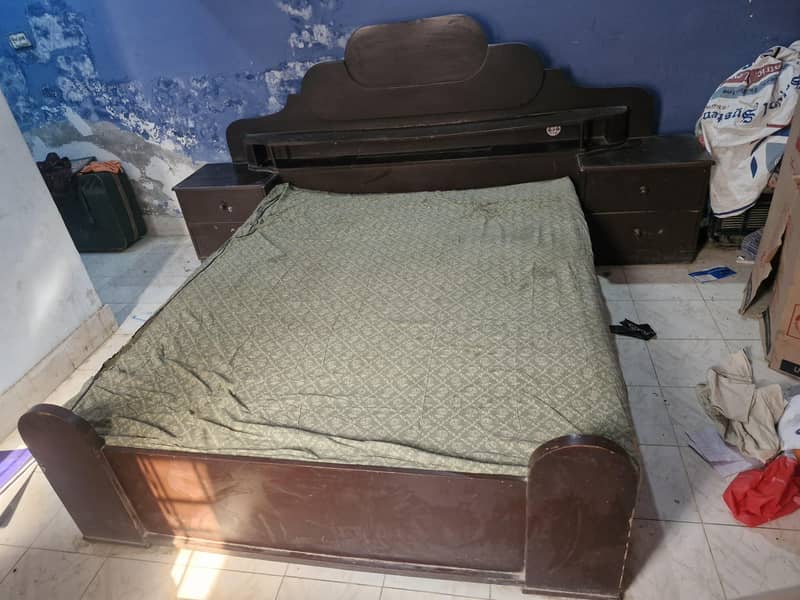 bed with dressing 0