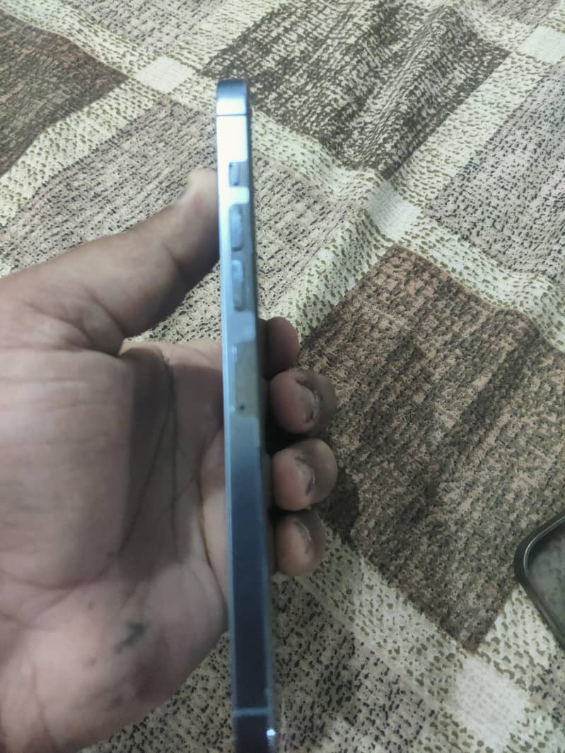 Apple iPhone 13 Pro Max 3
