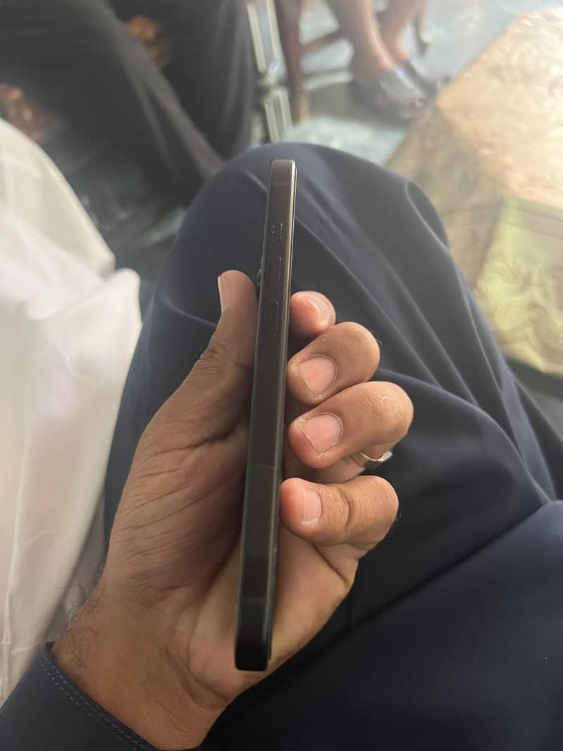 Apple iPhone 15 4